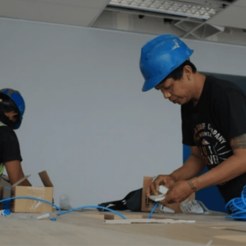 Fiber optic cable contractors providing installation services